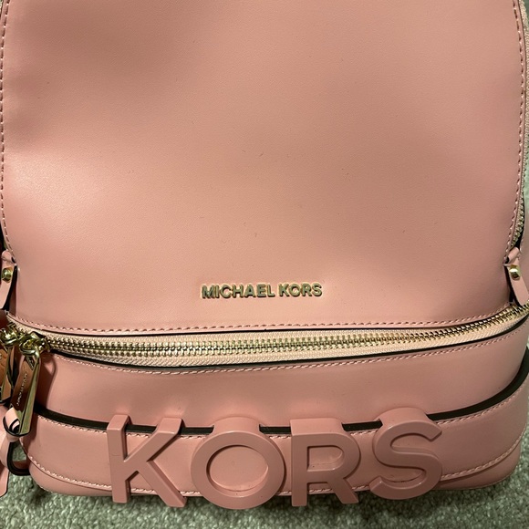 BRAND NEW MK RHEA ZIP IN ~CARNATION~ 🩷 - Picture 1 of 13